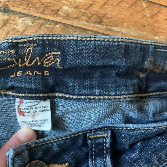 Silver Western cowboycore dark wash size 30 capri jeans - Picture 2 of 4